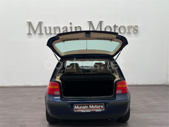 VOLKSWAGEN Golf 1.6 Highline 3p.