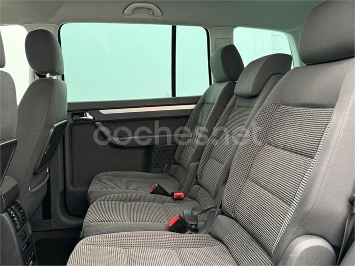 VOLKSWAGEN Touran 2.0 TDI Highline 5p.