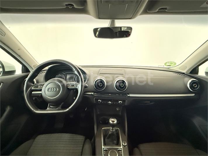 AUDI A3 1.6 TDI clean d S line edition